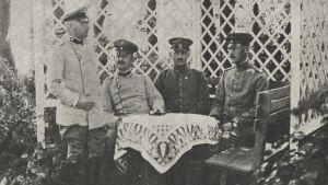 De finska kompaniers tyska ledarna, Just, Knath, Bade och Heldt, hade nog fina tyska uniformer. De finska jägarnas tyska officerare: Just, Knath, Bade och Heldt