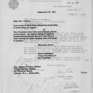 Kennedys pressekreterare intygade i ett brev år 1961 att presidenten brukar lyssna på Muzak. ett brev skrivet av president john f kennedys pressekreterare där det kommer fram att presidenten lyssnar på muzak på sitt flygplan.