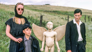 PR-kuva elokuvasta Lapsuuden loppu eli The Reflecting Skin (1990).