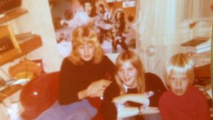 Min kompis Birgitta, brorsan och jag år 1973 Ann-Sophie Sandström, Birgitta Häll och Peter Sandström 1973