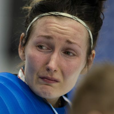 Rosa Lindstedt murheissaan hävityn finaalin jälkeen.