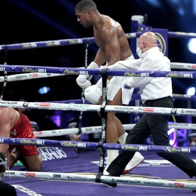 Anthony Joshua tyrmäsi Kubrat Pulevin.