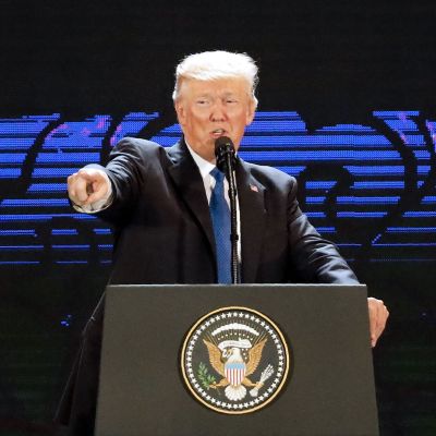 Donald Trump håller tal i samband med Apecs möte