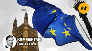 Bild på Eu:s flagga framför byggnad i London, text kommentar Daniel Olin och liten bild på mans ansikte