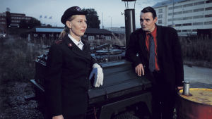 Kati Outinen ja Markku Peltola elokuvassa Mies vailla menneisyyttä.