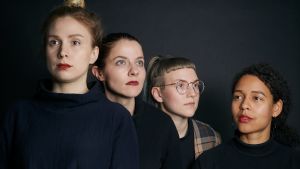 F/Symposiums arbetsgrupp består av Anna Paavilainen, Olga Palo, Maria Junno, Sonya Lindfors, samt Essi Vesala, Johanna Storm och Satu Kankkonen. Arrangörerna för F/Symposium Olga Palo, Anna Paavilainen, Maria Junno och Sonya Lindfors.