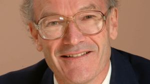 Våra politiska system är den största utmaningen när det gäller klimatförändringen, säger professor Paul Ekins. Professori Paul Ekins