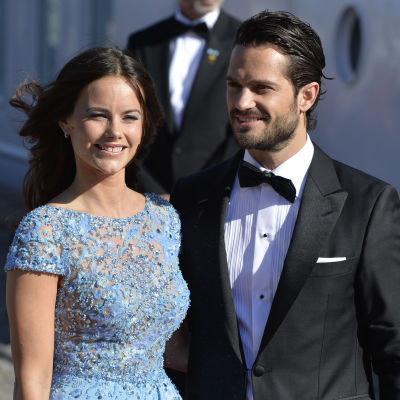 Sofia Hellqvist och prins Carl Philip på förfest på Skeppsholmen.