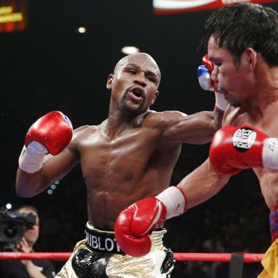 Floyd Mayweather (vas.) löi Manny Pacquiaon tuomariäänin 3-0.