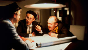 En lysande plan? Gösta Ekman med Ulf Brunnberg och Björn Gustavsson i "Jönssonligan dyker upp igen" från 1986. Jönssonligan samlad kring ett bord där de gör upp en plan.