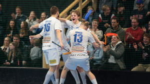 Innebandyserien har varit på paus sedan i höstas. Oliver Sillanpää gjorde mål i den avgörande kvalmatchen mot Karhut.
