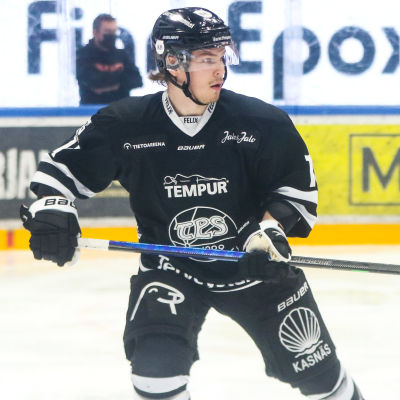 Jonne Tammela spelar ishockey.