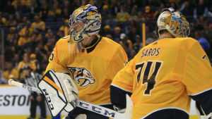 Pekka Rinne och Juuse Saros är tänkbara VM-målvakter. Pekka Rinne och Juuse Saros är klubbkamrater i Nashville.