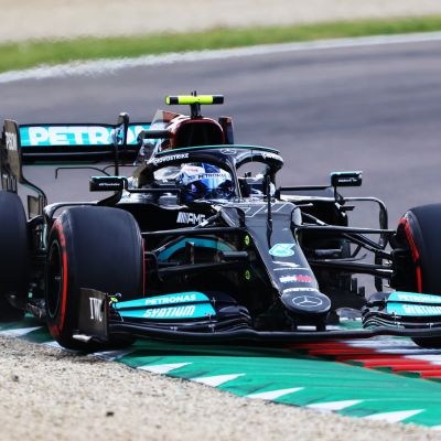 Valtteri Bottas ajaa Imolan radalla.