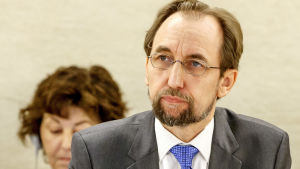 FN:s människorättskommissionär Zeid Bin Ra'ad al Hussein anser att våldet mot rohingyerna kan utgöra folkmord. FN:s människorättskommissionär Zeid bin Ra'ad al Hussein.