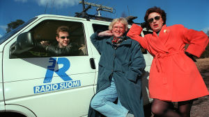 Matkalla pohjoiseen -ohjelmaa tekemässä Petri Hårdh, Erja Ekholm sekä Anneli Kuittinen 2.4.1994. Matkalla pohjoiseen -ohjelmaa tekemässä Petri Hårdh, Erja Ekholm sekä Anneli Kuittinen 2.4.1994.