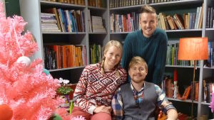 BUU-klubbsledarna Hanna Enlund, Staffan Gräsbeck och Jontti Granbacka i Strömsös bibliotek Buu-klubbsledarna Hanna Enlund, Staffan Gräsbeck och Jontti Granbacka i Strömsös bibliotek