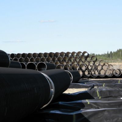 Rördelar lagras i Kotka då Nord Stream vill bygga ett gasrör från Ryssland till Europa.