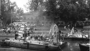 Ån användes tidigt som festivalscen för olika specialprojekt. Här byggs ramarna för Jimi Tenor & his Shamans specialprojekt <em>Slaget vid Trafalgar</em> upp DBTL tidigt 90-tal.