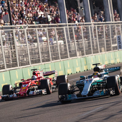 Sebastian Vettel och Lewis Hamilton i Baku