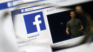 Du är själv ansvarig för dina inlägg Facebook-ikonen med ett foto på Mark Zuckerberg.