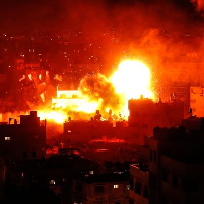Hamas tv-station i Gaza City bombades av israeliskt stridsflyg på måndag kväll. 