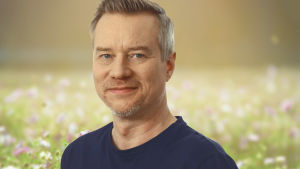 Porträttbild på Vegas sommarpratare, programledaren Mårten Svartström