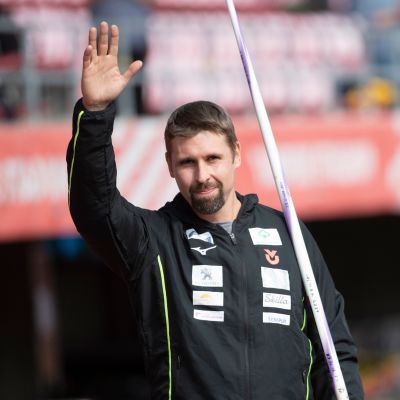 Keihäsmestari Antti Ruuskanen jätti jäähyväiset kilpakentille lauantaina Ratinan stadionilla.