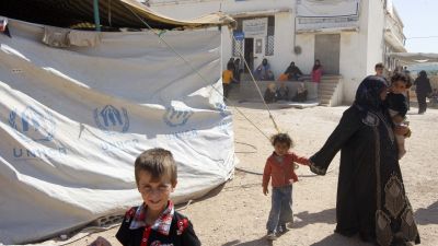 Syriska flyktingar i ett Jordanskt flyktingläger.
