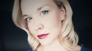 Johanna Holmström säger att hon har censurerats i sin nya biografi över Märta Tikkanen. Johanna Holmström