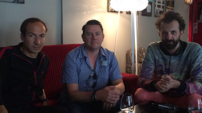 Filmen Pulp: A Film About Life, Death & Supermarkets. På bild: Alex Boden (producent), Nick Banks (trummis i Pulp), Florian Habicht (regissör)