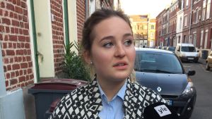 19-åriga Sarah Mackowiak vill se Macron som president. Sarah Mackowiak kampanjar för Emmanuel Macron.