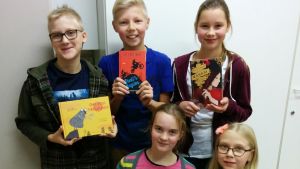 Palojoen koulun oppilaat Jenni Matikainen, Essi Immonen, Anni Lounela, Toivo Vanhasaari, Rony Kivistö