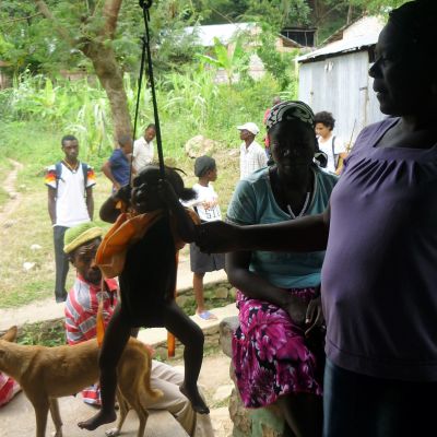 Haiti hör till världens fattigaste länder med skyhög arbetslöshet och utbredd fattigdom.