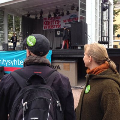 Demonstration i Helsingfors mot nedskärningar i utvecklingsbiståndet.