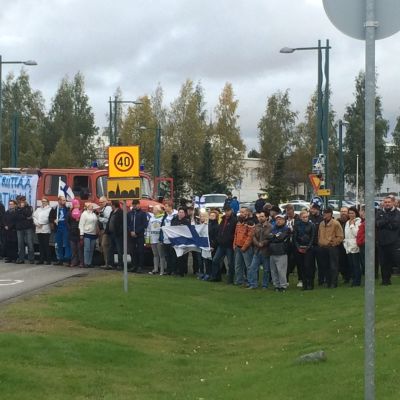 Demonstration mot flyktingar i Torneå.