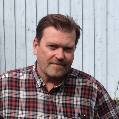 Kolumnisten Jukka Relander är bekymrad över lax- och öringbestånden.