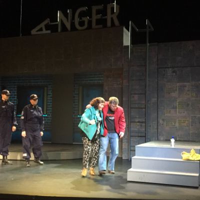 Popula-näytelmä Kemin kaupungin teatterissa.
