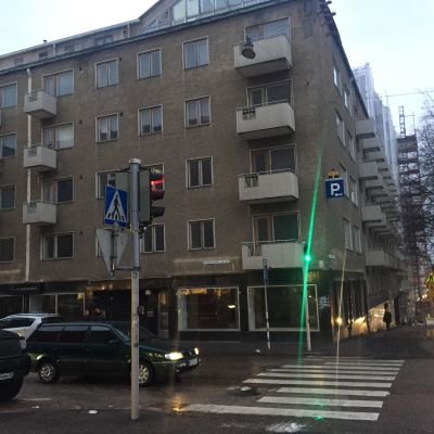 Kerrostalo Lahden keskustassa Hämeenkadun ja Vesijärvenkadun kulmassa.