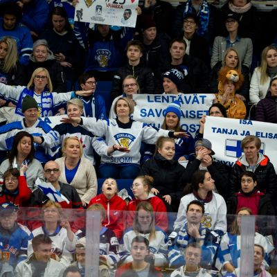 Naisleijonat, katsomo