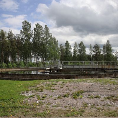 Toikansuon jätevedepuhdistamon allas.