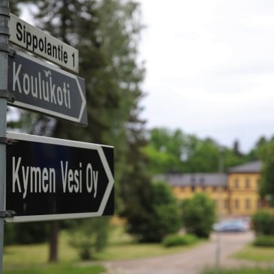 Sippolan koulukotiin osoittava kyltti.