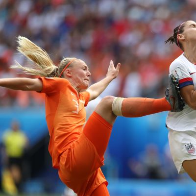 Stefanie van der Gragt, Alex Morgan
