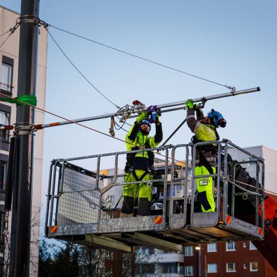 Ajojohtimien asennusta