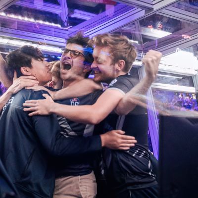 OG juhlii voittoa PSG.LGD:sta The International 2019 -turnauksessa.