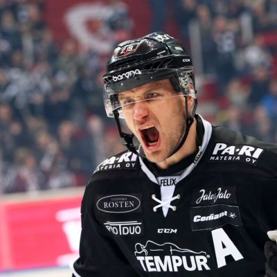 Jonne Virtanen tuulettaa villisti.