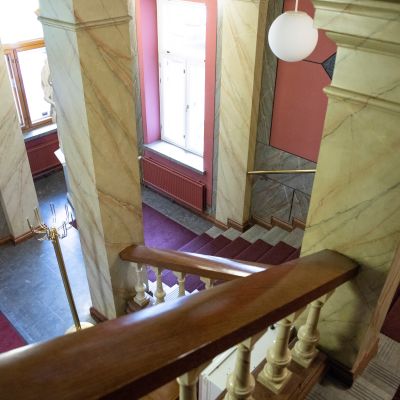 Kuopion lääninhallituksen rakennuksen portaikko