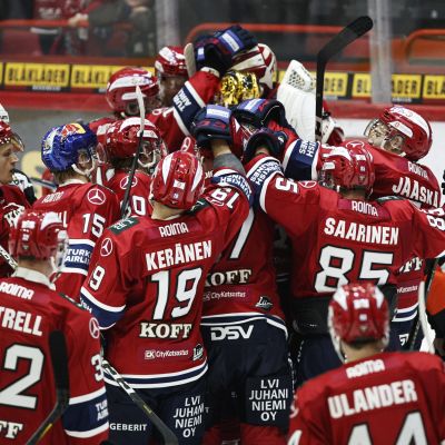 HIFK juhlii Nordiksella.
