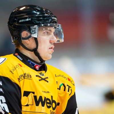 Teemu Ramstedt lähikuvassa.