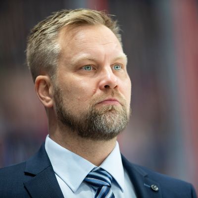 Mikko Manner lähikuvassa.